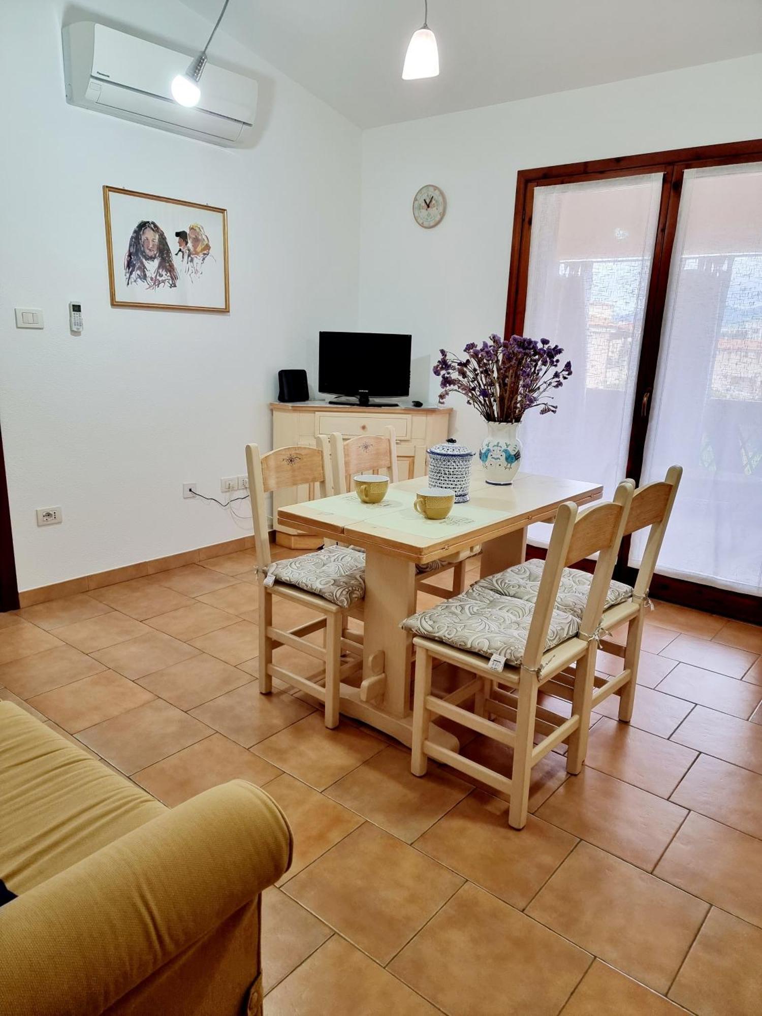 La Casa Di Arly Apartment ออลเบีย ภายนอก รูปภาพ